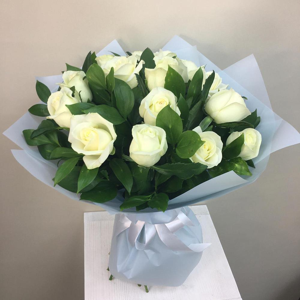 Букет 15 Белых роз Проуд в Зуевке Курской области