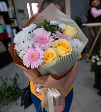 Букет цветов из:  Герберы, Розы и Хризантемы в Зуевке Курской области