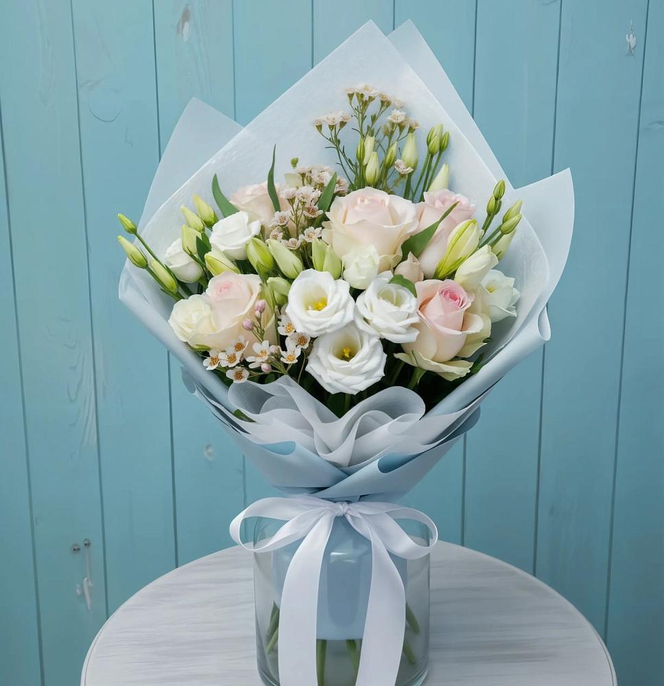 Букет цветов из: Розы и Лизиантусы в Зуевке Курской области