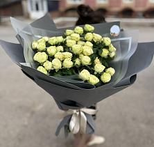 Букет Белые кустовые розы Солинеро в Зуевке Курской области