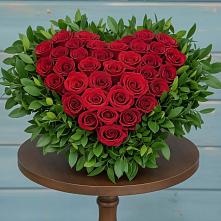 Цветочная композиция из Розы в виде сердца в Зуевке Курской области