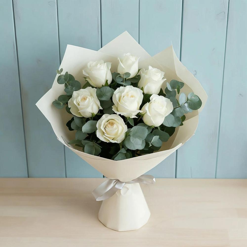 Букет Белые розы в Эвкалипте в Зуевке Курской области