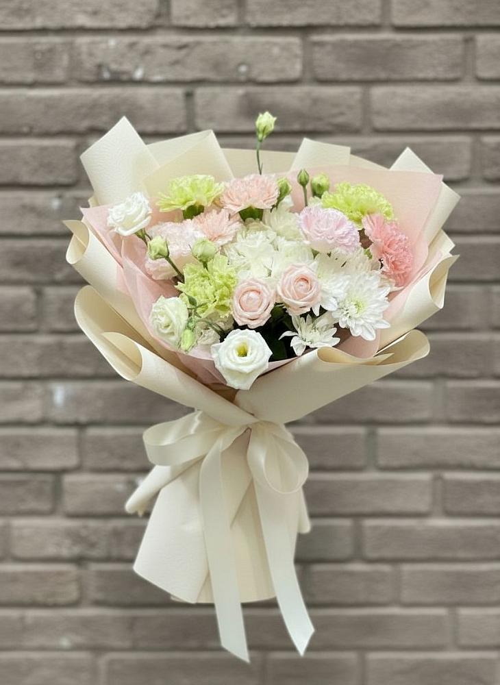 Букет цветов из: Гвоздики, Розы, Лизиантусы и Хризантемы в Зуевке Курской области