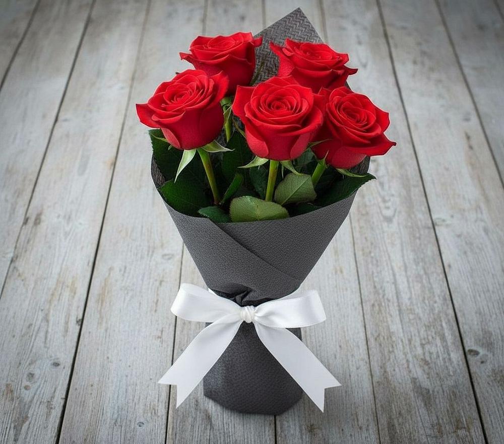 Букет 5 Красных роз Эдлесс Лав в Зуевке Курской области
