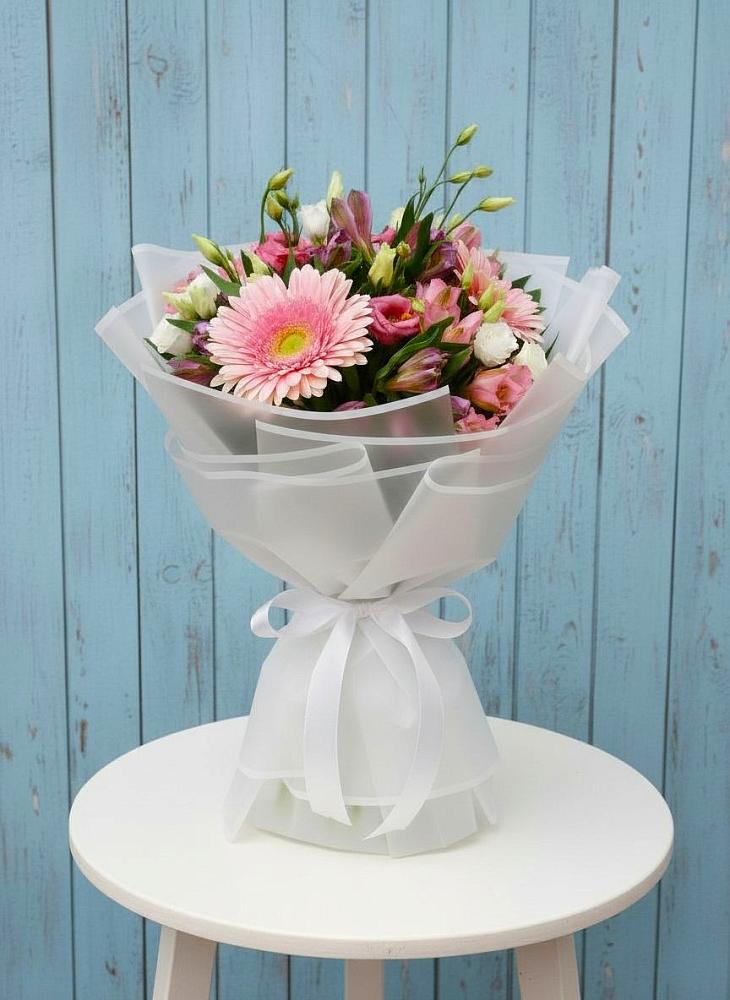 Букет цветов из: Герберы, Альстромерии и Лизиантусы в Зуевке Курской области