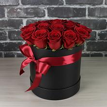 Цветочная композиция из Розы в шляпной коробке в Зуевке Курской области