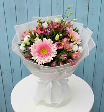 Букет цветов из:  Герберы, Альстромерии и Лизиантусы в Зуевке Курской области
