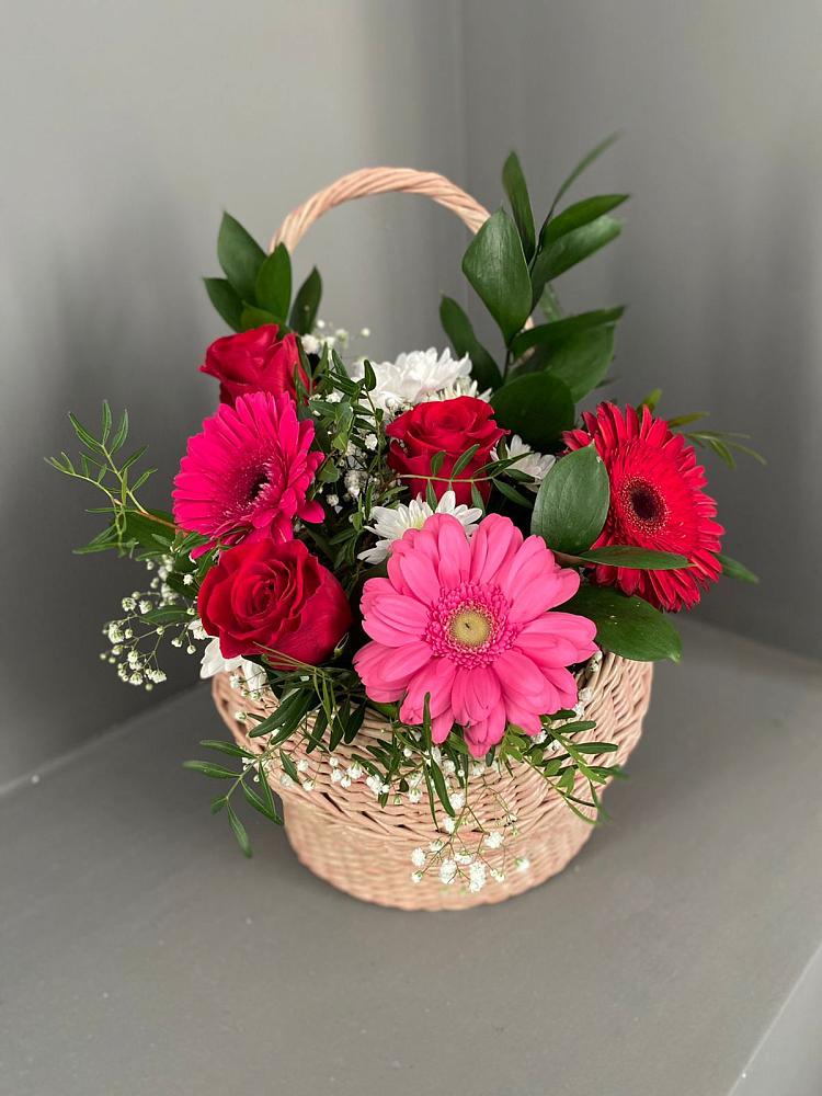 Цветочная композиция из Розы, Хризантемы и Герберы в корзине в Зуевке Курской области