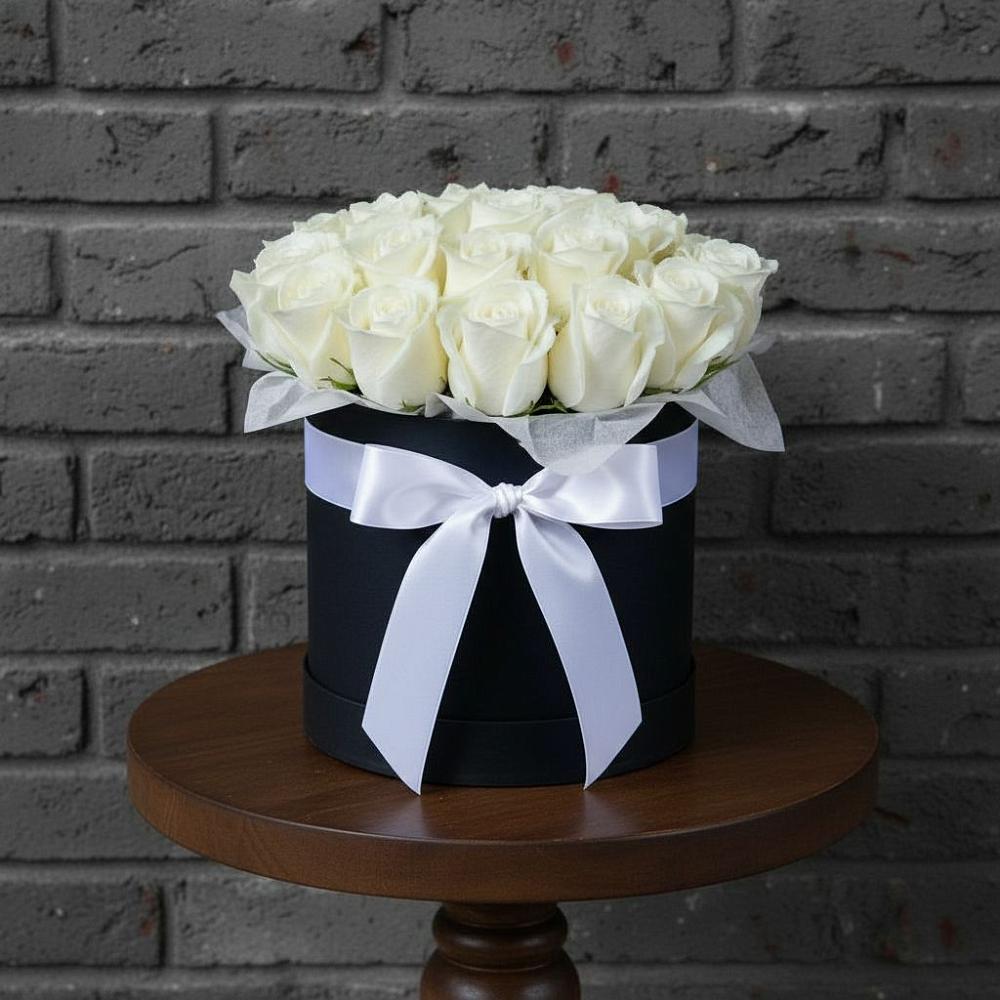 Цветочная композиция из Розы в шляпной коробке в Зуевке Курской области