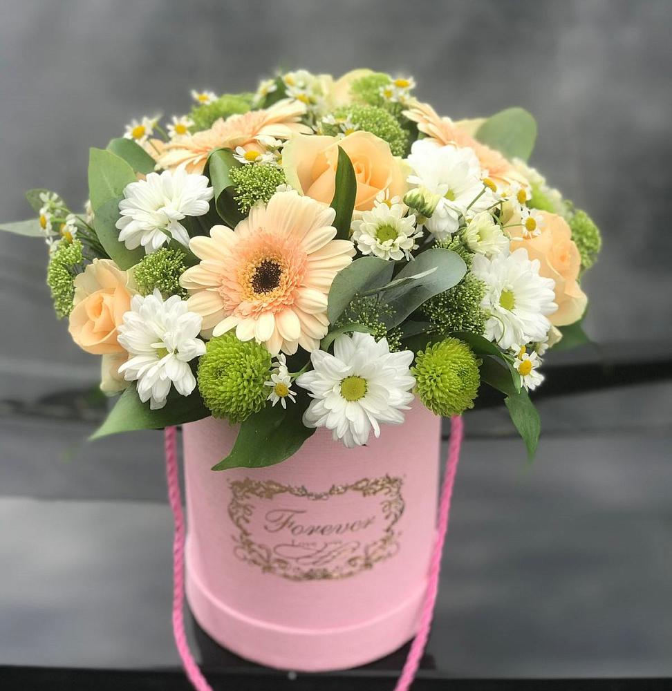 Цветочная композиция из Розы, Герберы и Хризантемы в шляпной коробке в Зуевке Курской области