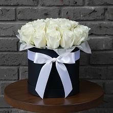 Цветочная композиция из Розы в шляпной коробке в Зуевке Курской области